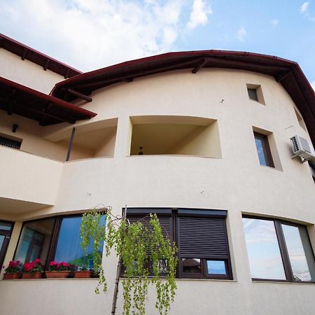 Vila Casa Avram Râmnicu Vâlcea Exteriér fotografie
